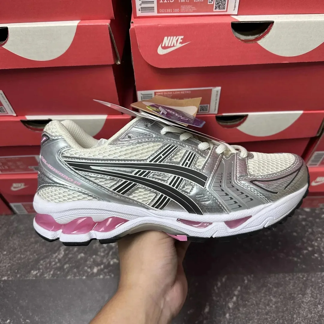 Asics White Athletic Sneakers — Photo 12