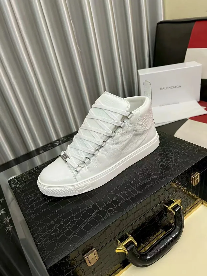Balenciaga Arena Black Leather Sneakers — Photo 3
