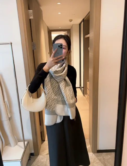 Fendi Scarf — Photo 4