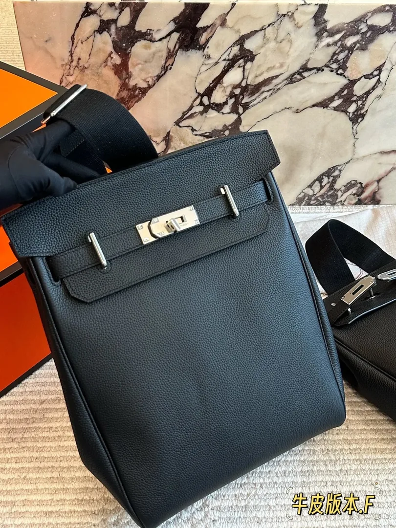 Hermes Leather Handbag — photo 9
