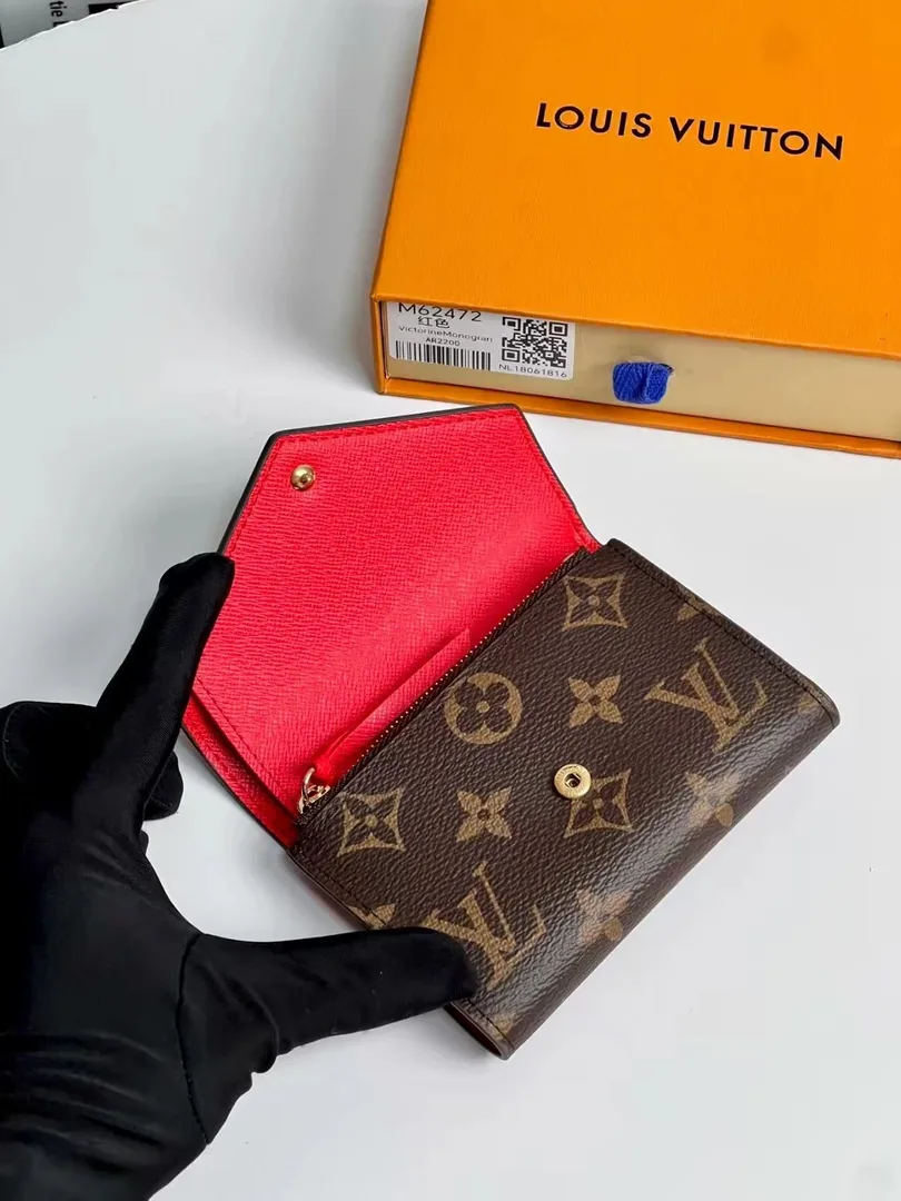 Louis Vuitton Victorine Wallet — photo 7