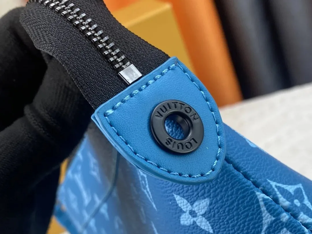 Louis Vuitton Leather Clutch — QC