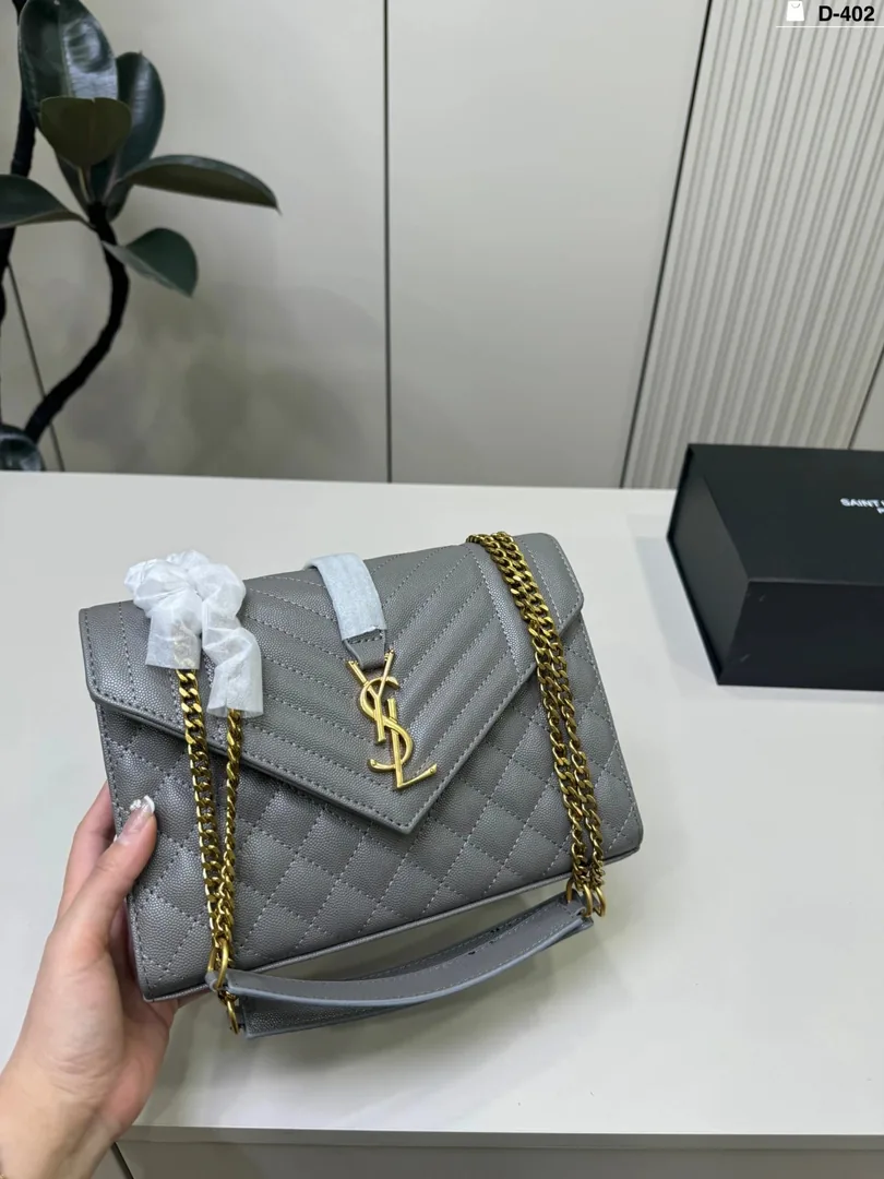 Saint Laurent V Quilted Chain Messenger Bag — photo 2