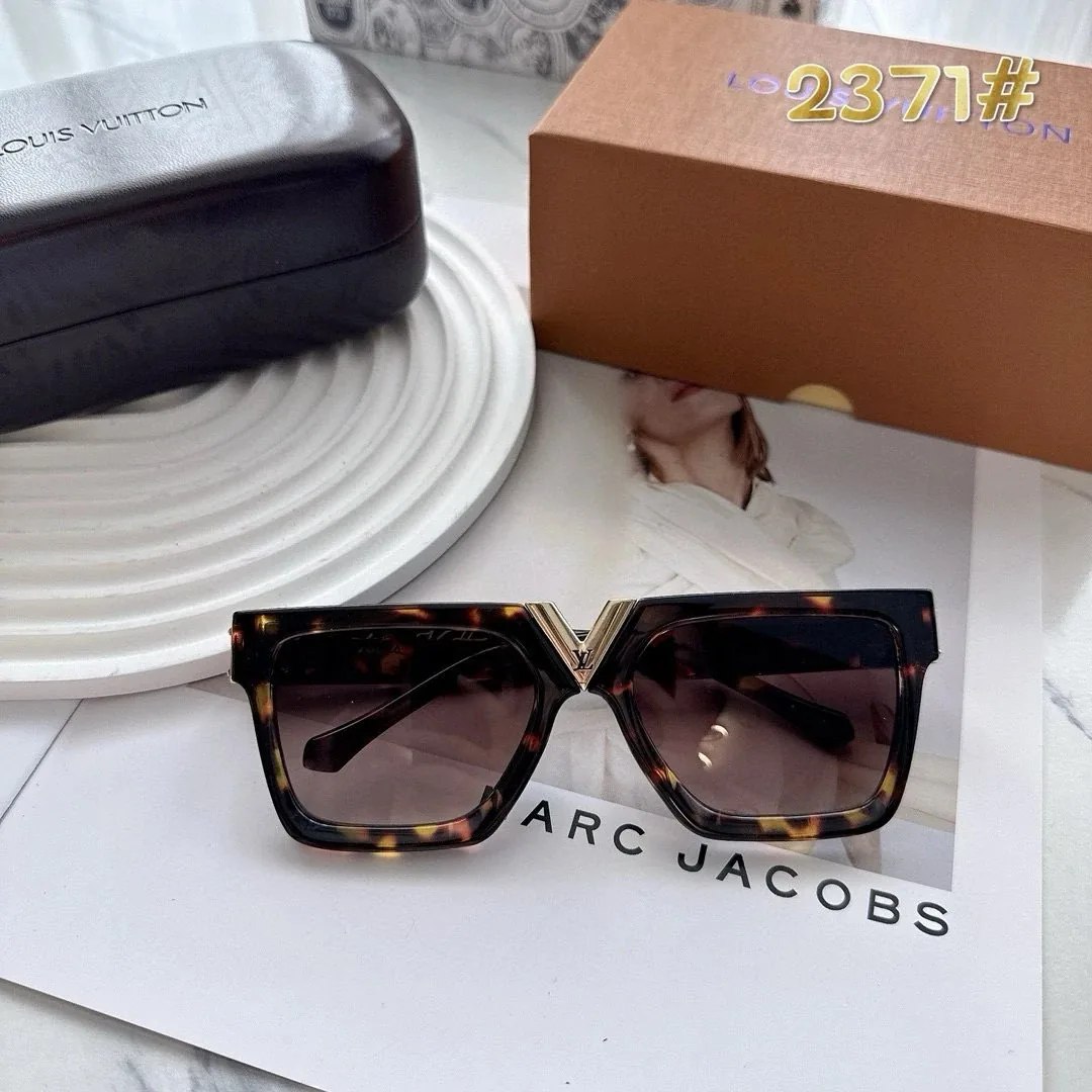 Accessory — Photo 10