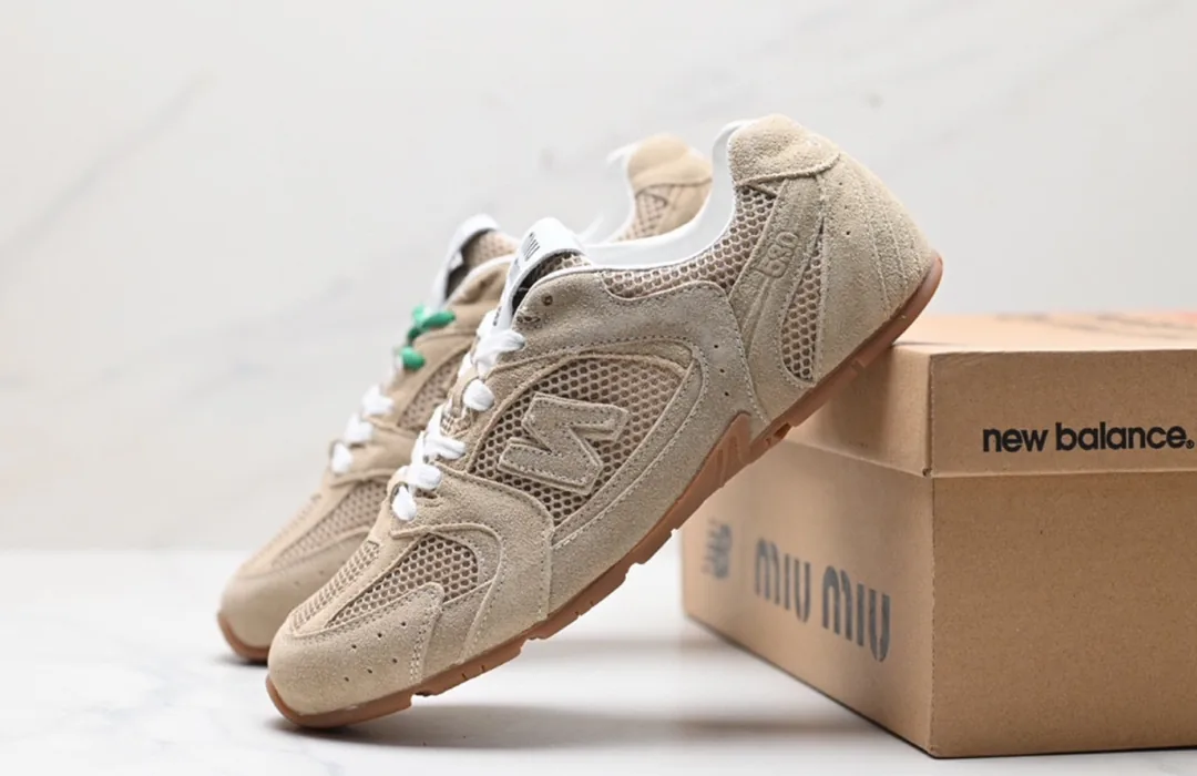 New Balance White Retro Jogging Shoes — Photo 8
