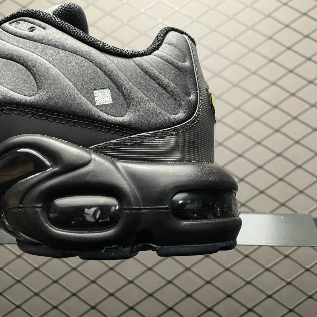 Nike Air Max Plus TN Grey Black Retro Sneakers — Photo 11