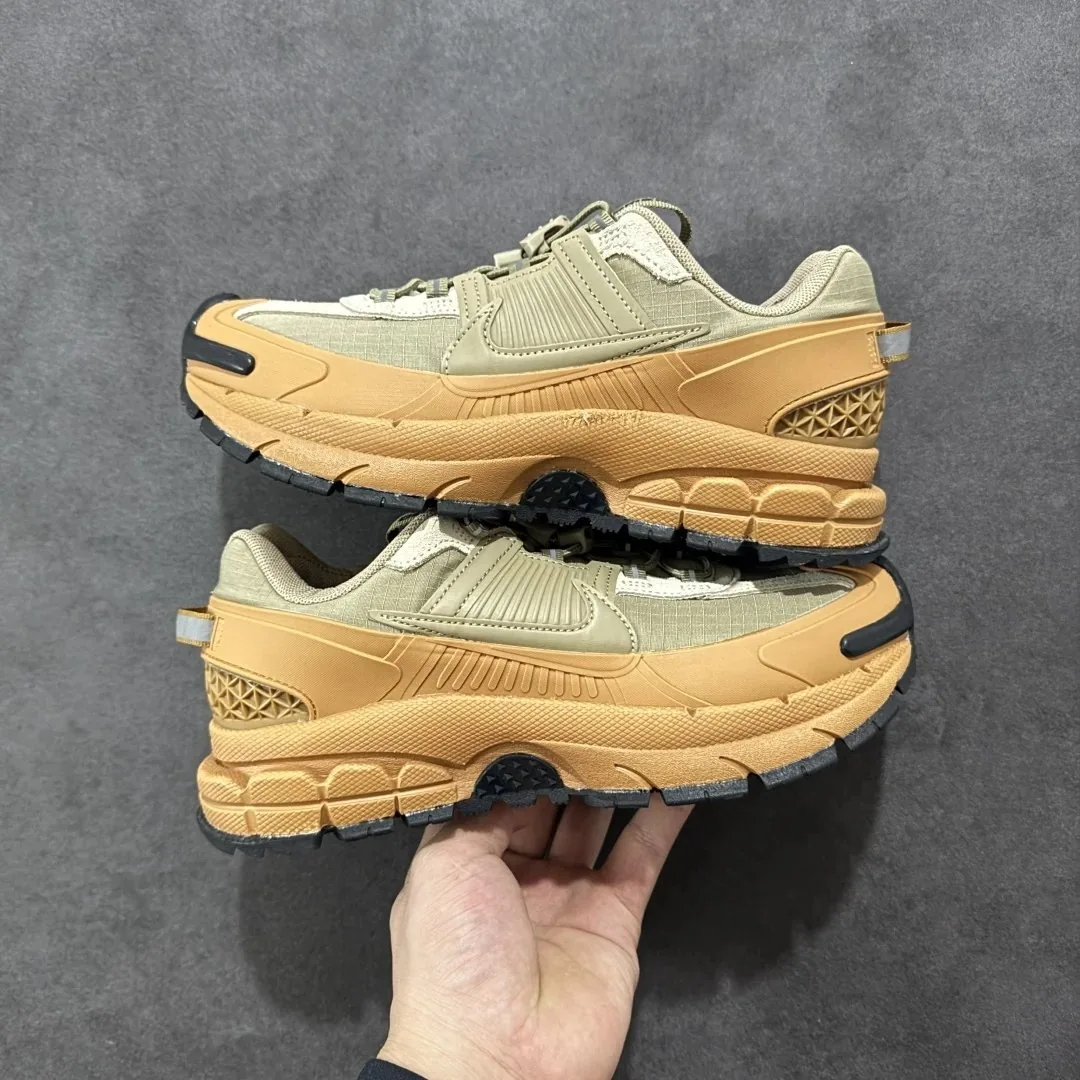Nike Vomero 5 Sneakers — Photo 6