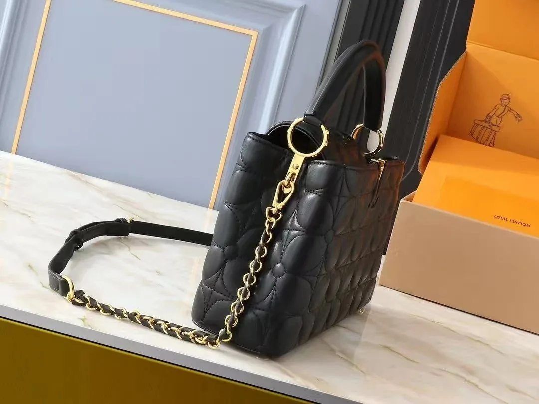 Louis Vuitton Leather Handbag — photo 11