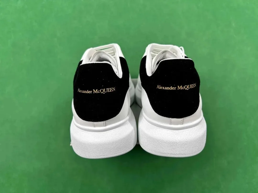 Alexander McQueen Oversized Sneaker Sneakers — Photo 4