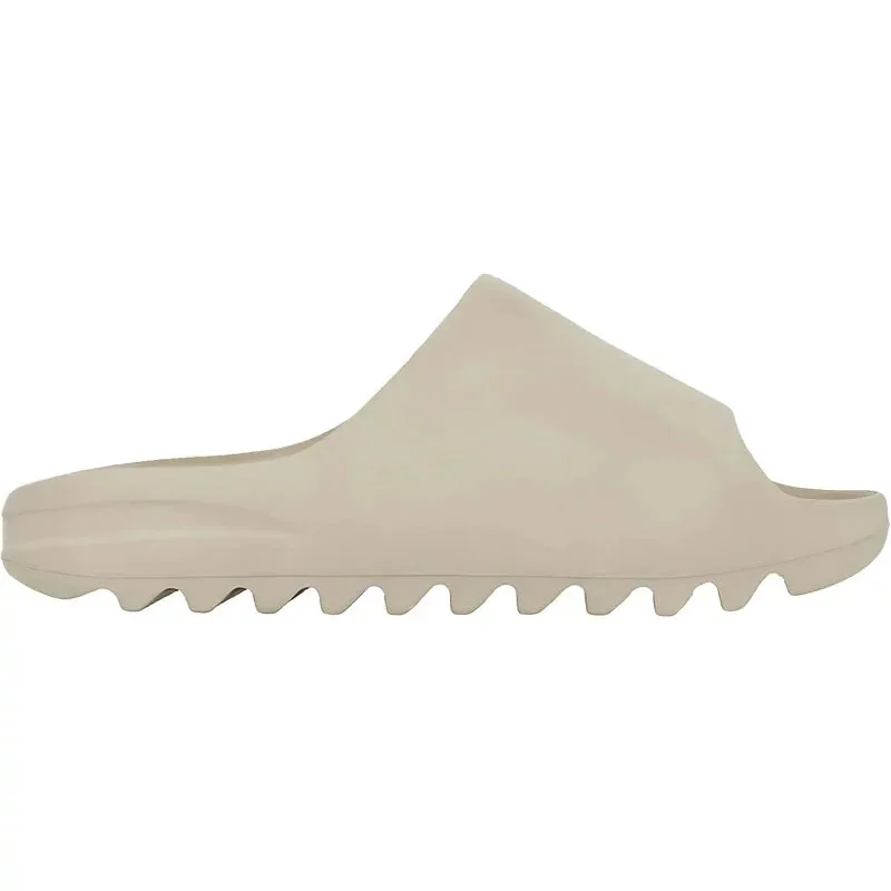 Yeezy Slides — Photo 14