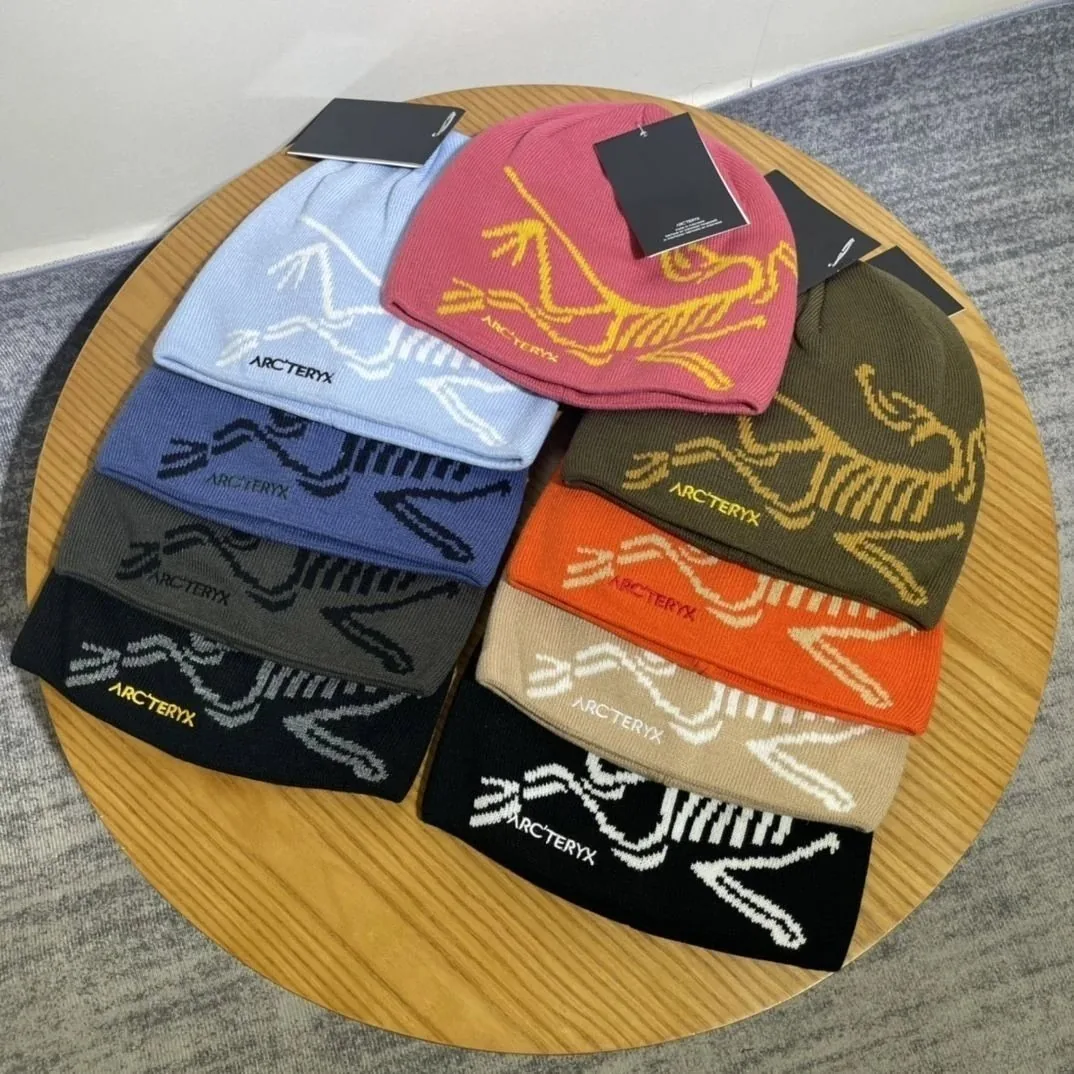Bird Head Jacquard Knit Beanie
