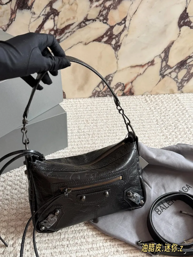 Balenciaga Waxed Leather City Bag — photo 2