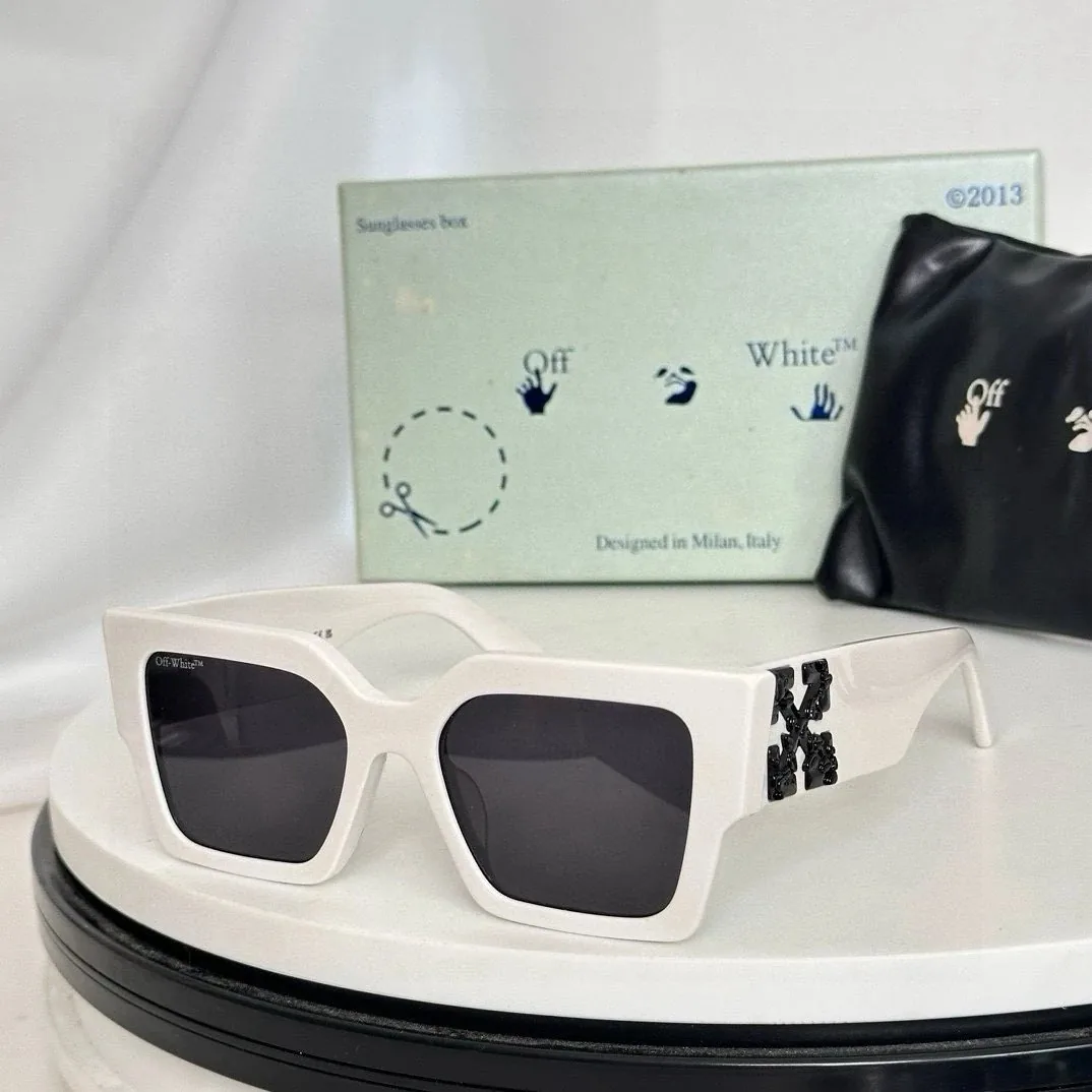 Off-White Arrows Logo Sunglasses — Photo 2