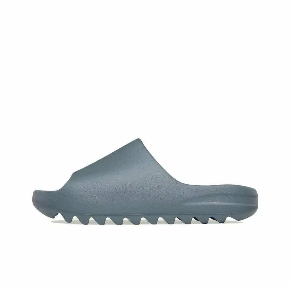 Yeezy Slides — photo 3