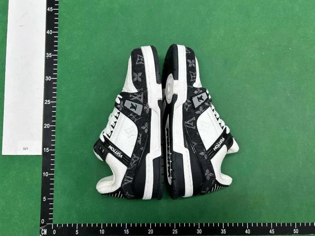 Louis Vuitton LV Trainer White Runners — photo 10