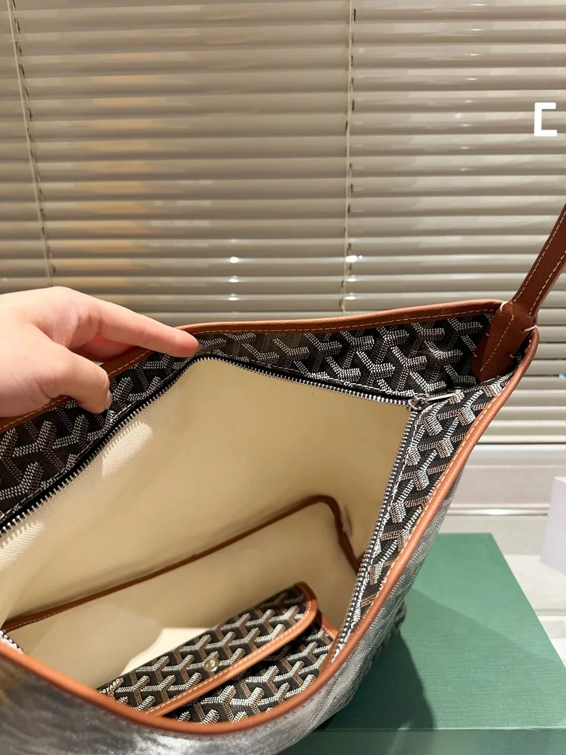 Goyard Hobo Bag — Photo 14