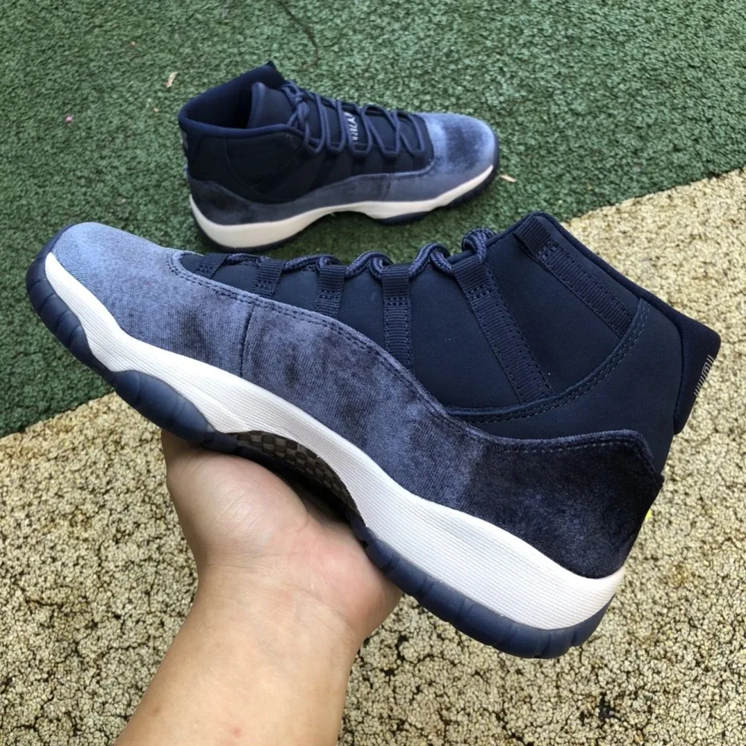 Air Jordan 11 Midnight Navy — Photo 3