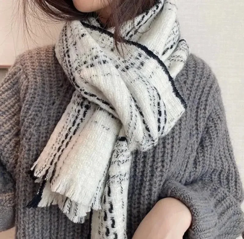 Chanel Scarf — photo 6