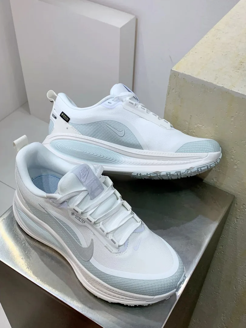 Nike Vomero 18 Zoom — photo 2
