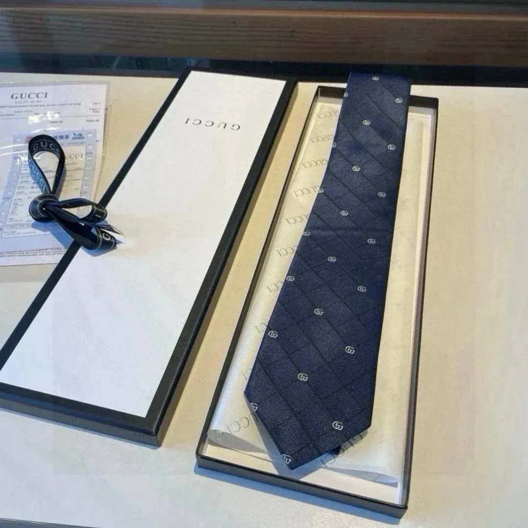 Necktie — Photo 7