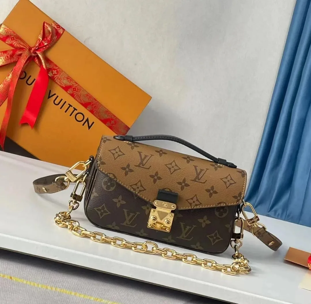 Messenger Crossbody Bag — photo 9