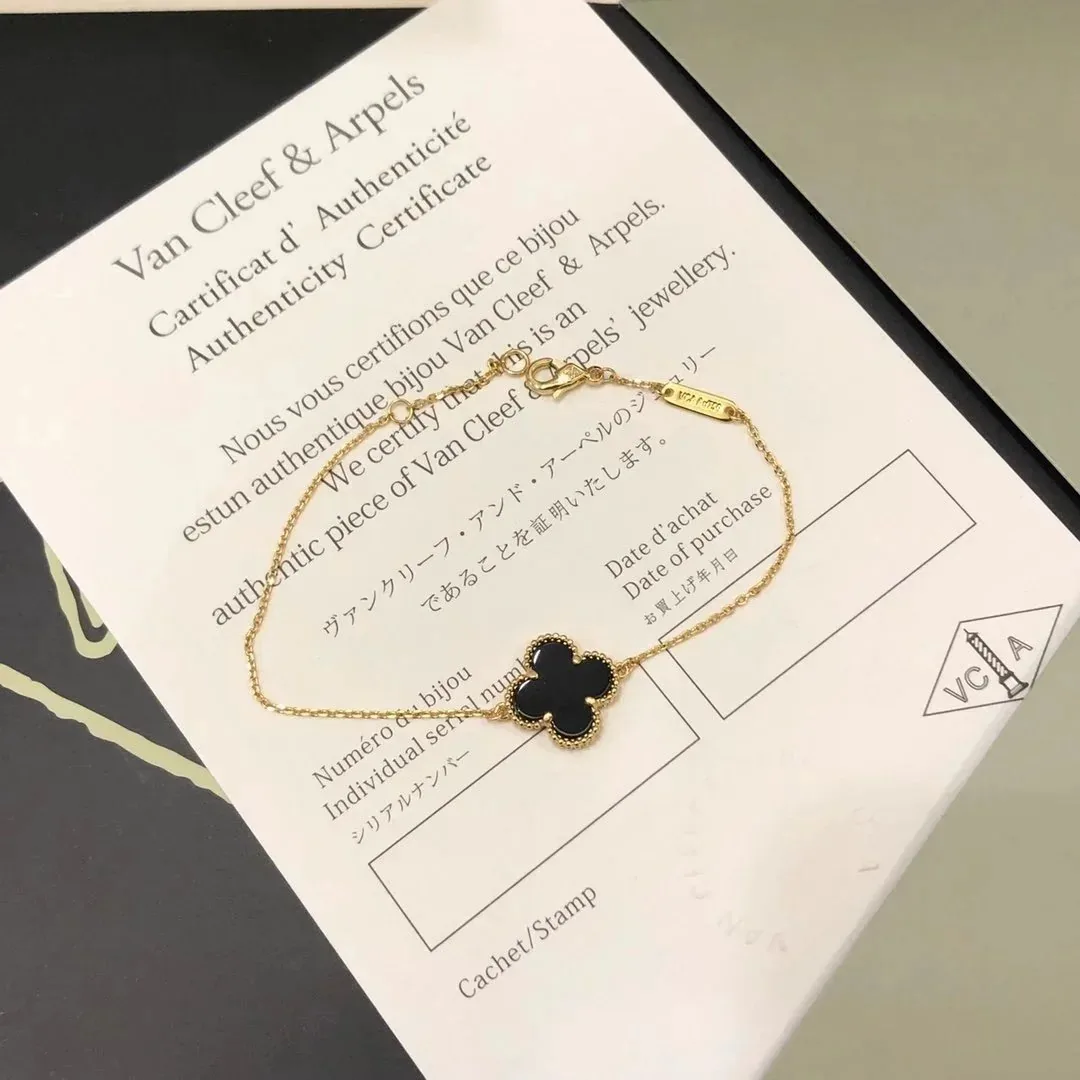 Van Cleef Arpels Necklace Gift Box — QC