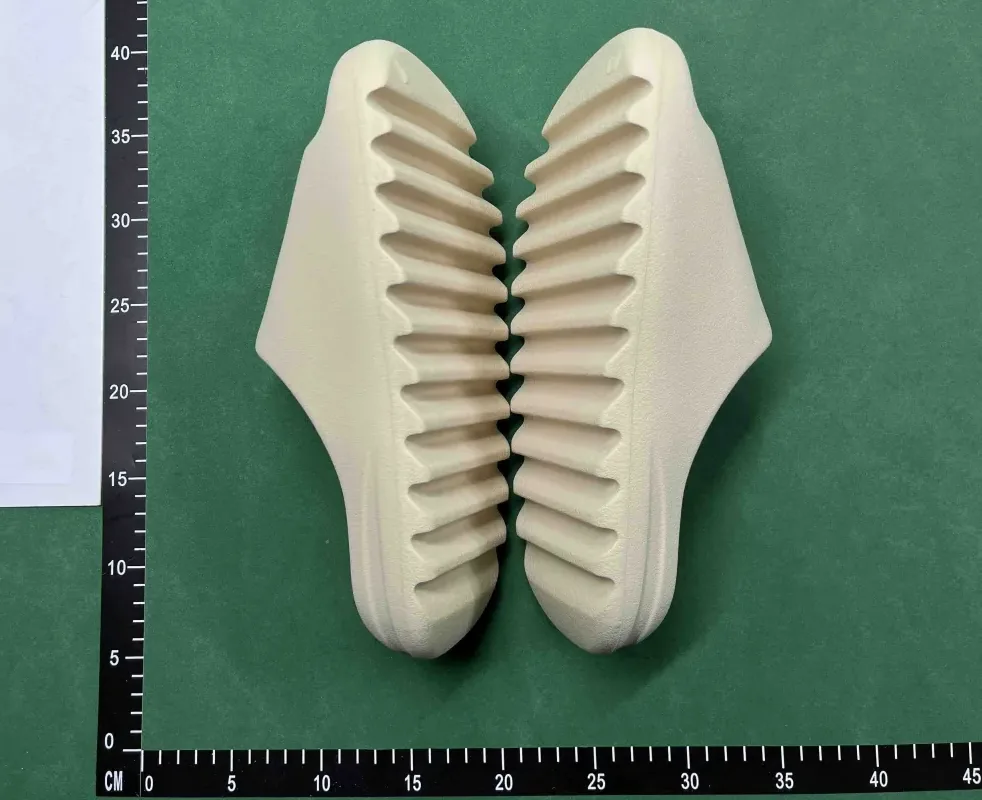 Yeezy Slide Foam Sandal Collection — Photo 14