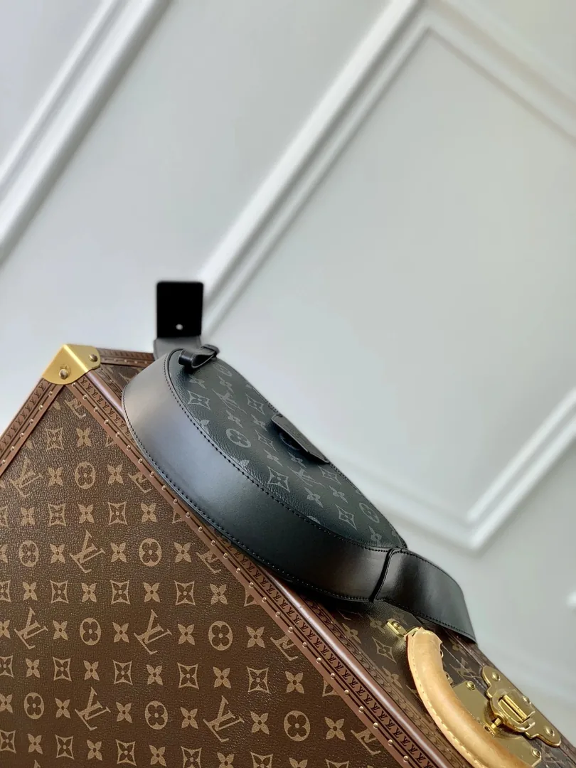 Louis Vuitton Moon Crossbody Bag — photo 6