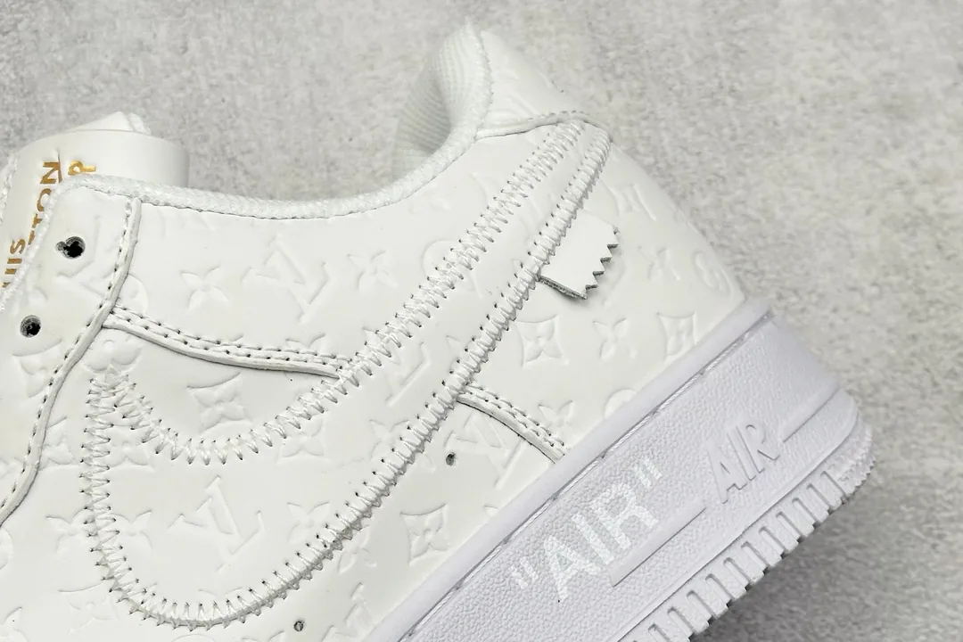 White Nike Air Force 1 — QC