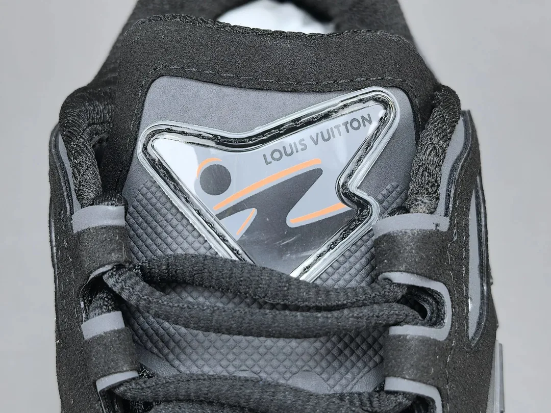Louis Vuitton LV Runner Tactic Brown Sneakers — Photo 12