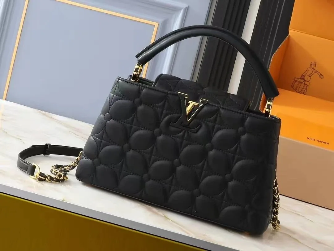Louis Vuitton Leather Handbag — photo 2