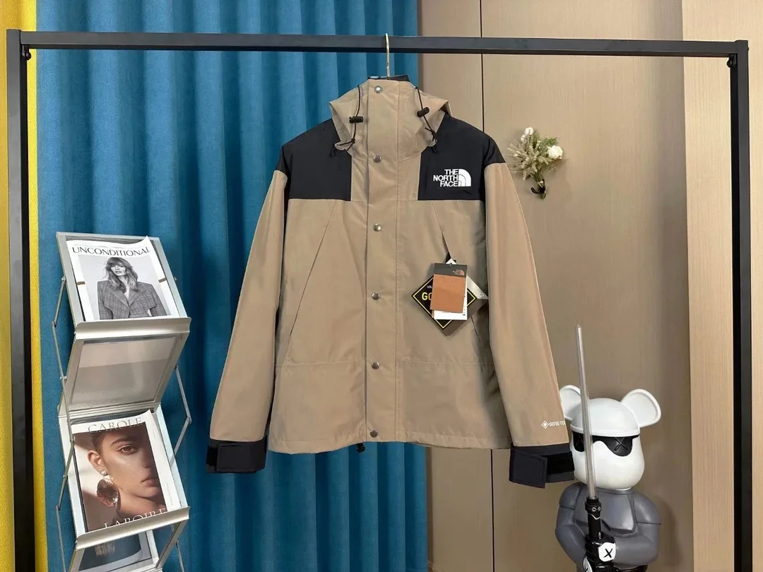 The North Face Gore-Tex Windbreaker — Photo 8
