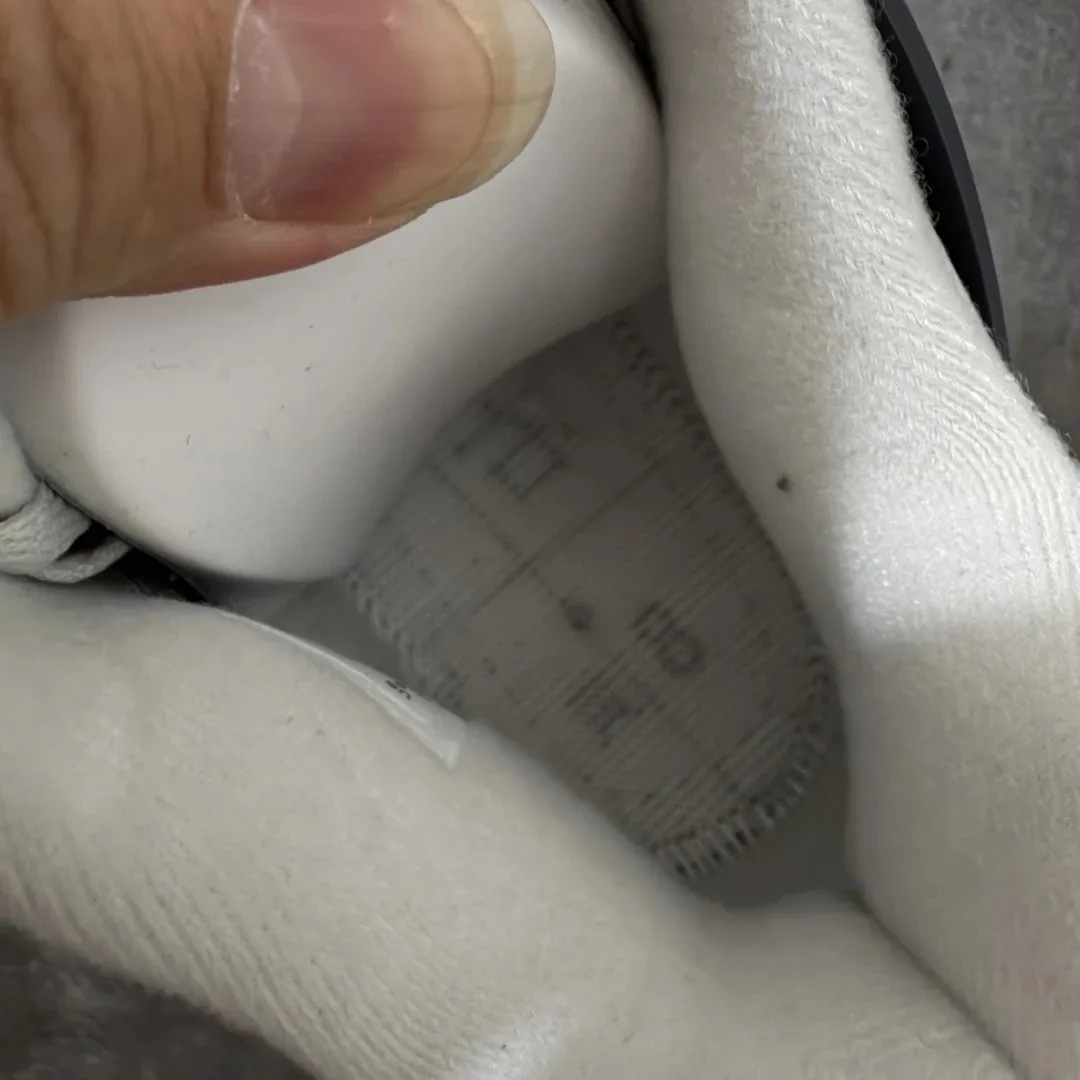 Air Jordan 4 Comic White Black — Photo 12