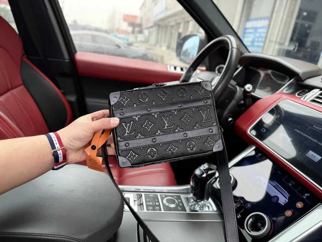 Louis Vuitton Trunk Leather Bag — Zdjęcie 4