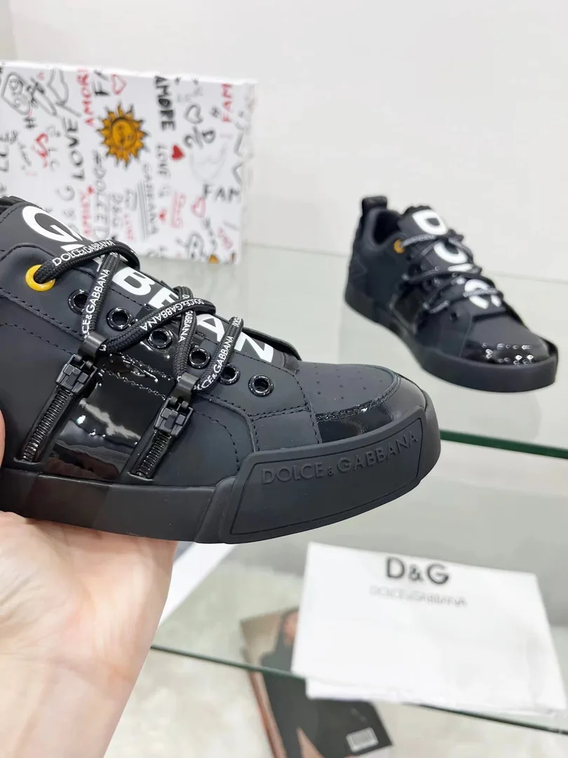 Dolce & Gabbana & White Sneakers — Photo 3