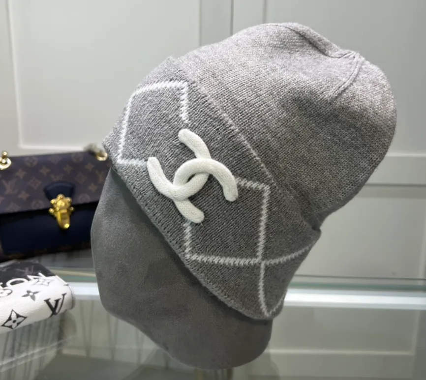 Knit Beanie — QC