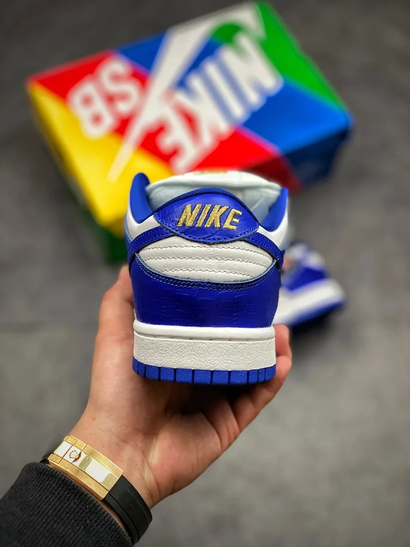 Nike SB Dunk Low Supreme Collaboration Sneakers — photo 10