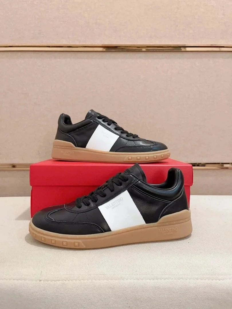 Valentino Pink Low-Top Sneakers — photo 3