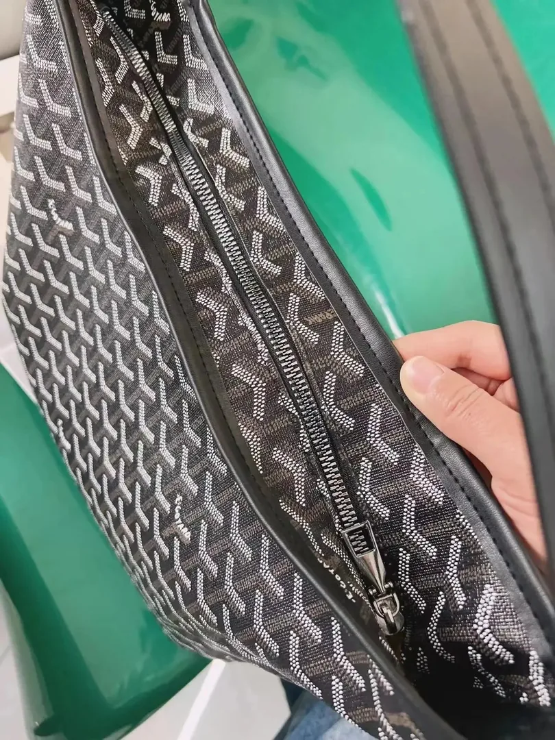 Everyday Shoulder Bag — Photo 8