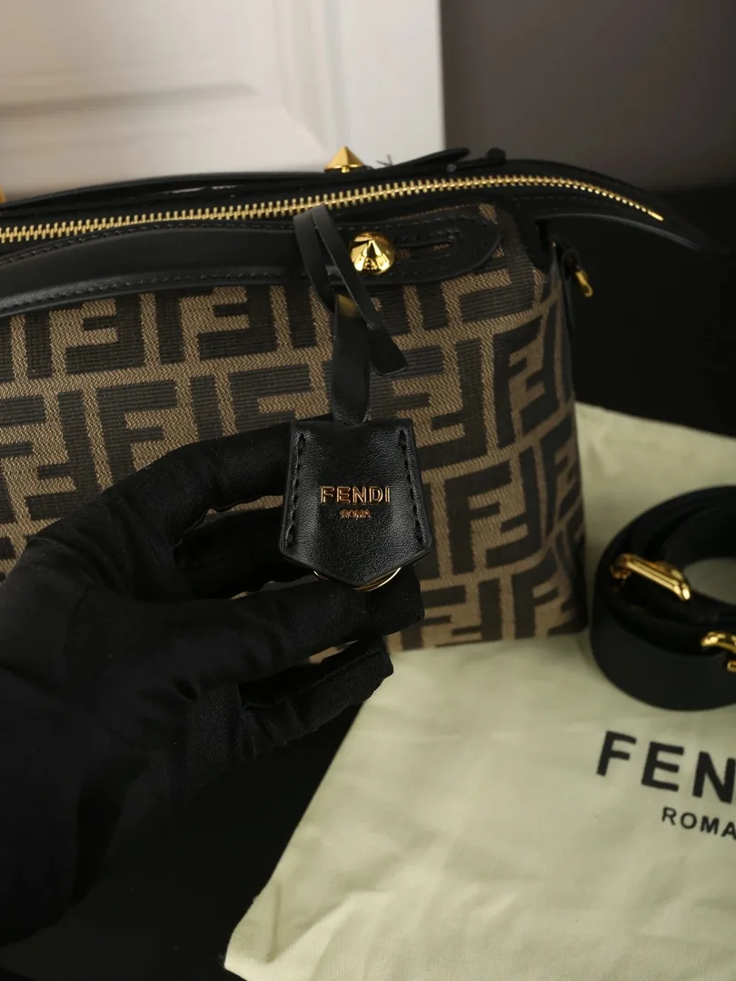 Fendi By The Way Soft Boston Bag — Zdjęcie 8