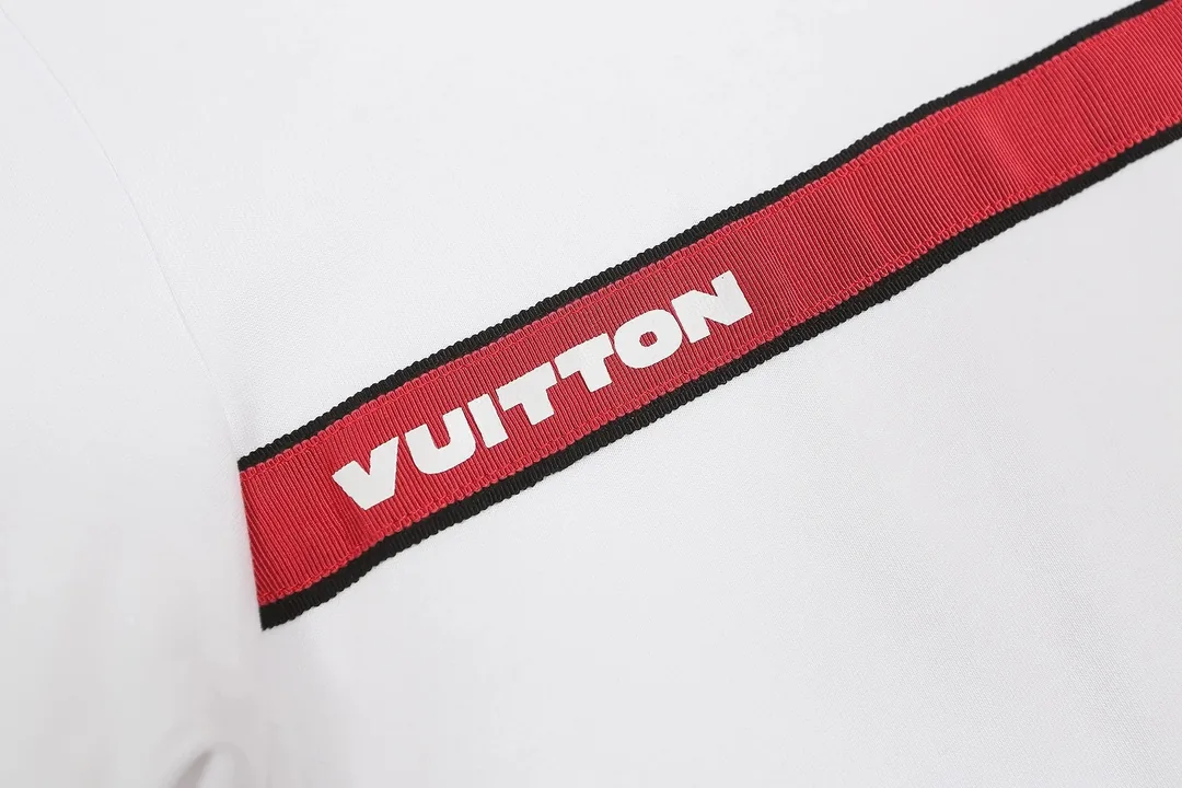 Red Logo Chain Trim T-Shirt — Photo 7