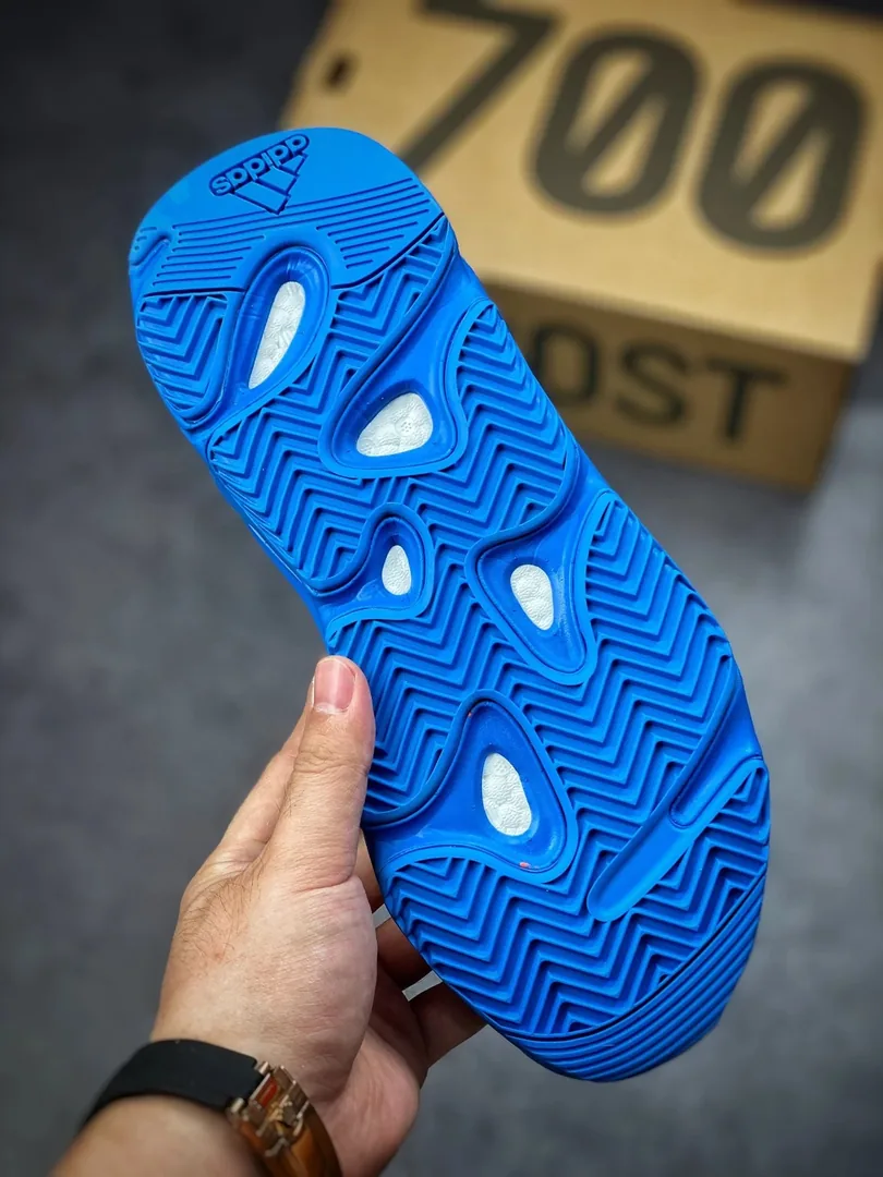 Adidas Yeezy Boost 700 — photo 2