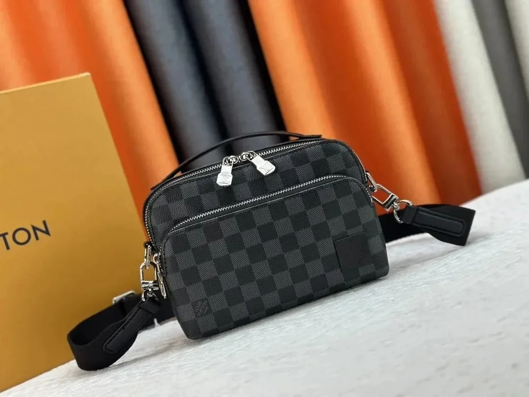 Retro Crossbody Waist Bag — Photo 10