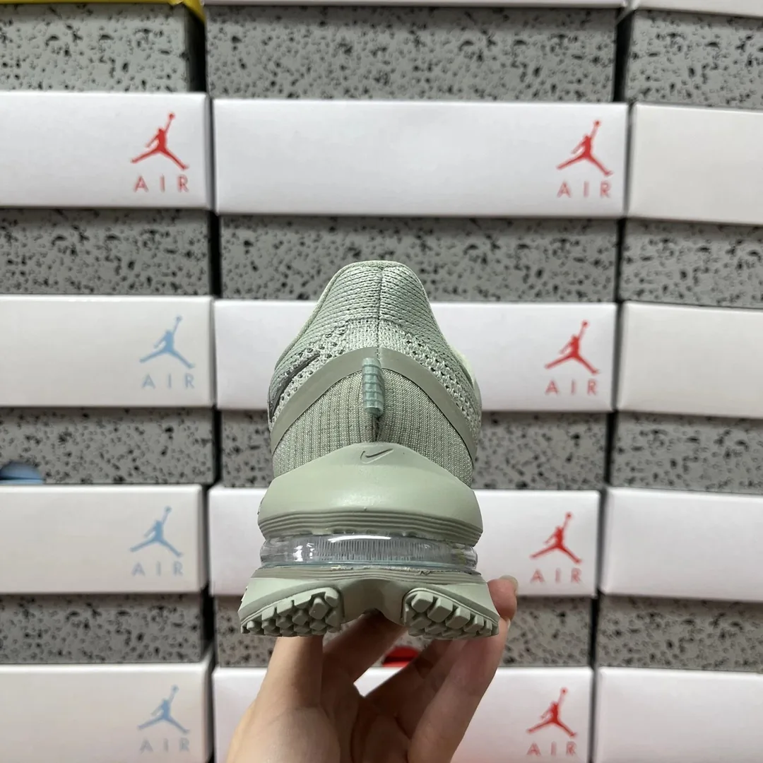 Nike Pegasus Premium Running Shoes — photo 4