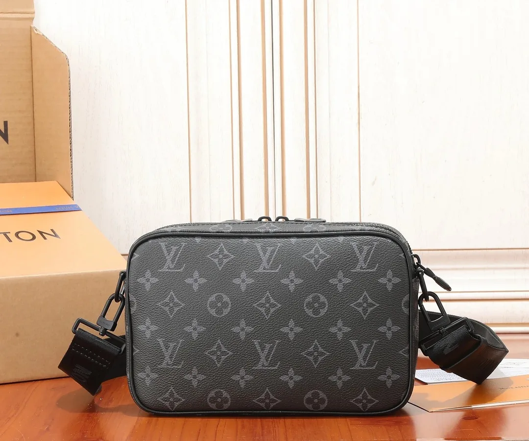 Louis Vuitton Alpha Messenger Bag — Photo 6