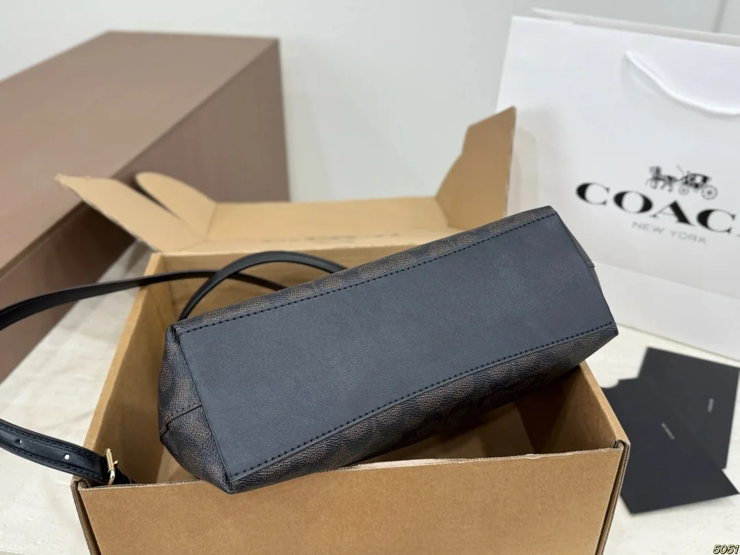 Coach Underarm Shoulder Bag — QC