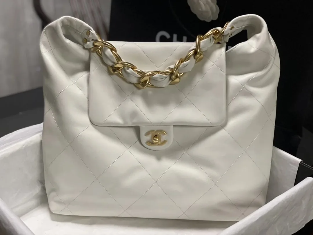 Chanel 25K Leather Hobo Bag — QC