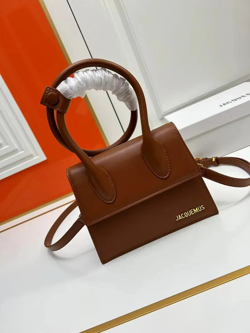 Jacquemus Leather Bag — photo 11