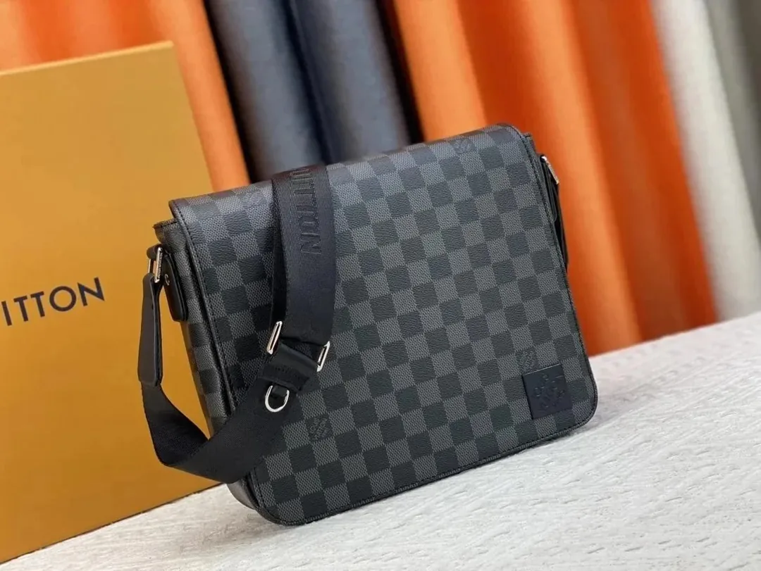 Retro Crossbody Waist Bag — Photo 8