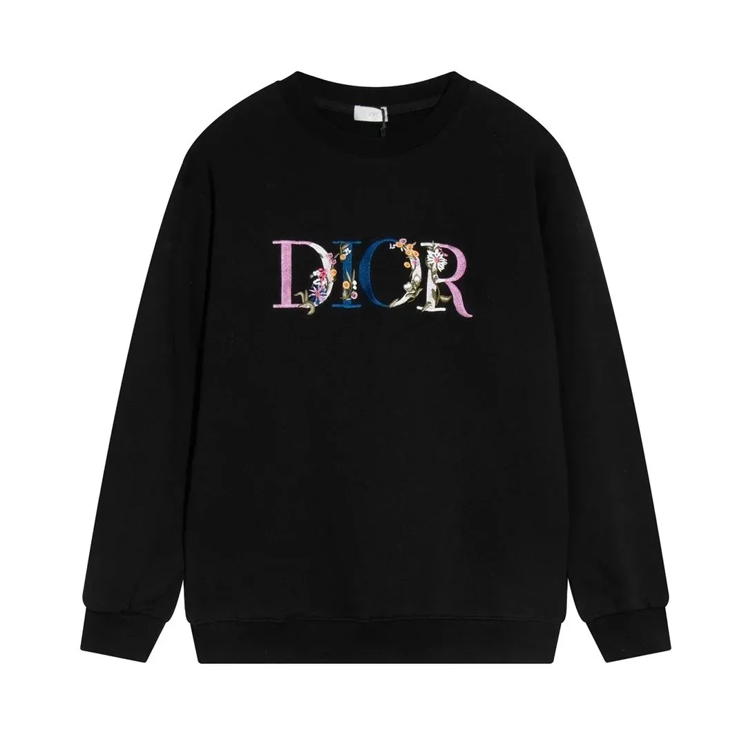 Long-Sleeve Tee — Photo 13